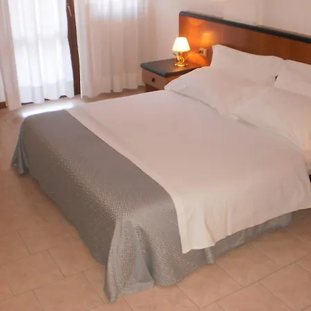 Rta乐科尔蒂公寓 3*